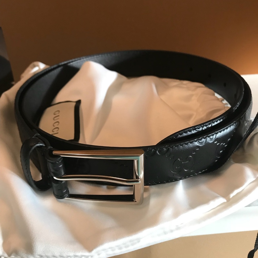 Men’s black Gucci belt